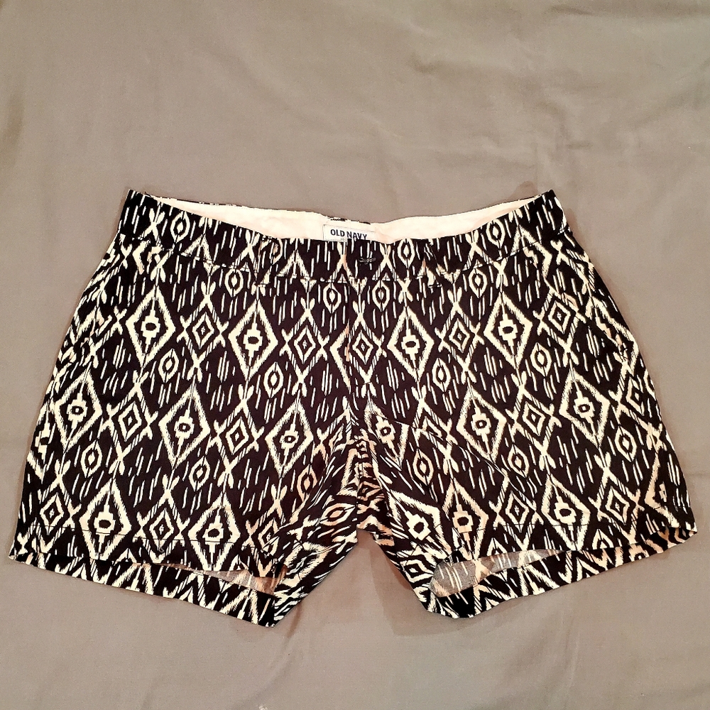 Black & White Pattern (blackjack / tribal) Shorts